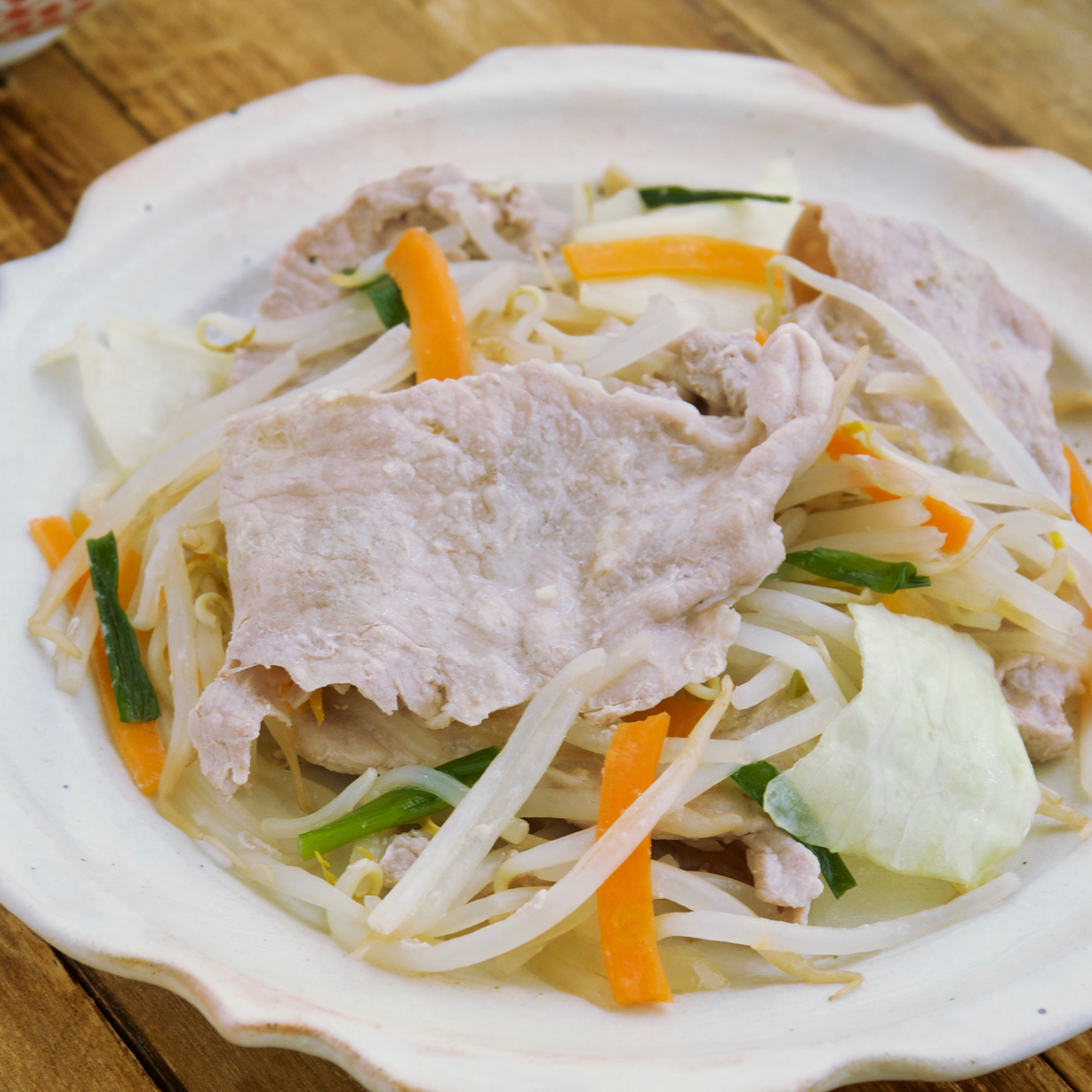 豚肉とカット野菜で中華風フライパン蒸し