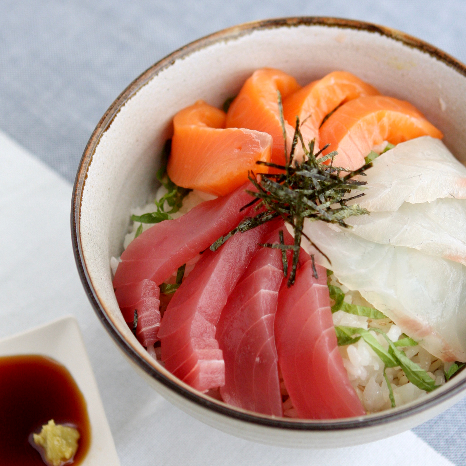 三色海鮮丼