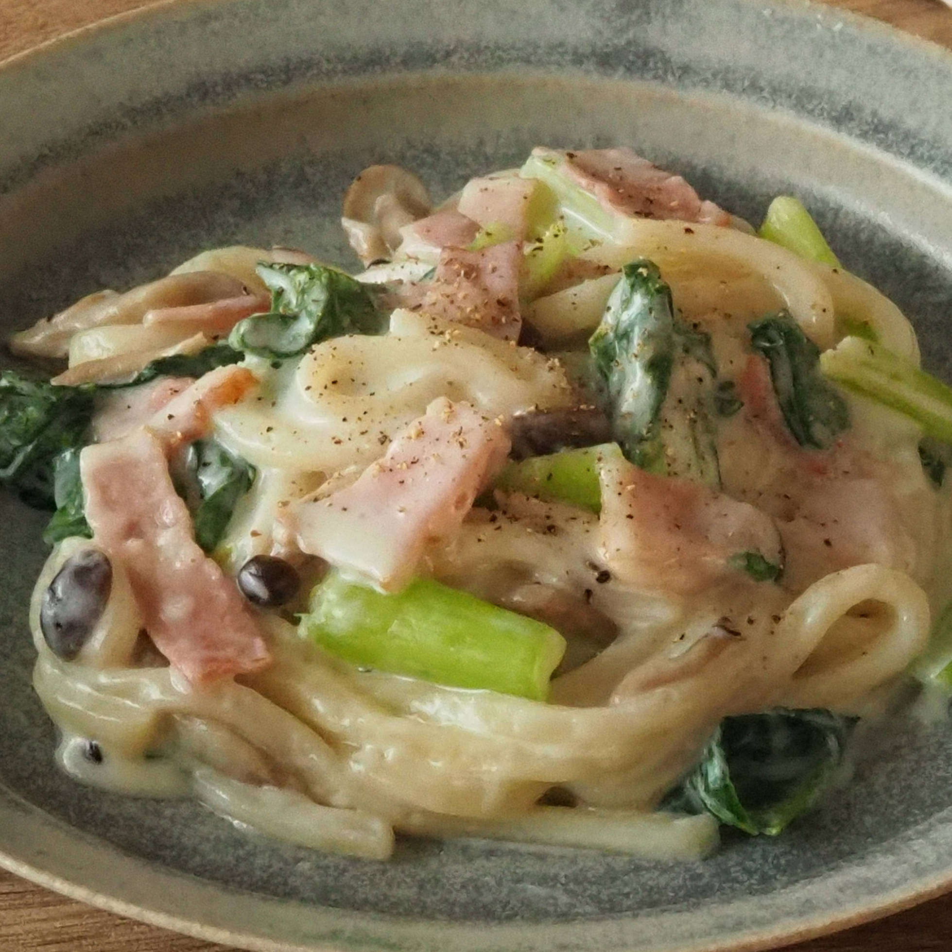 レンジで 小松菜ときのこのクリームうどん